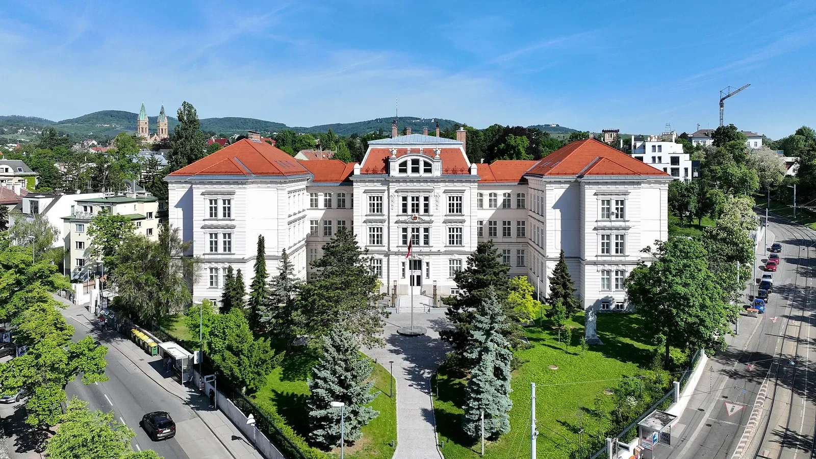 South-southeast view of the Villa Hohe Warte in Vienna.