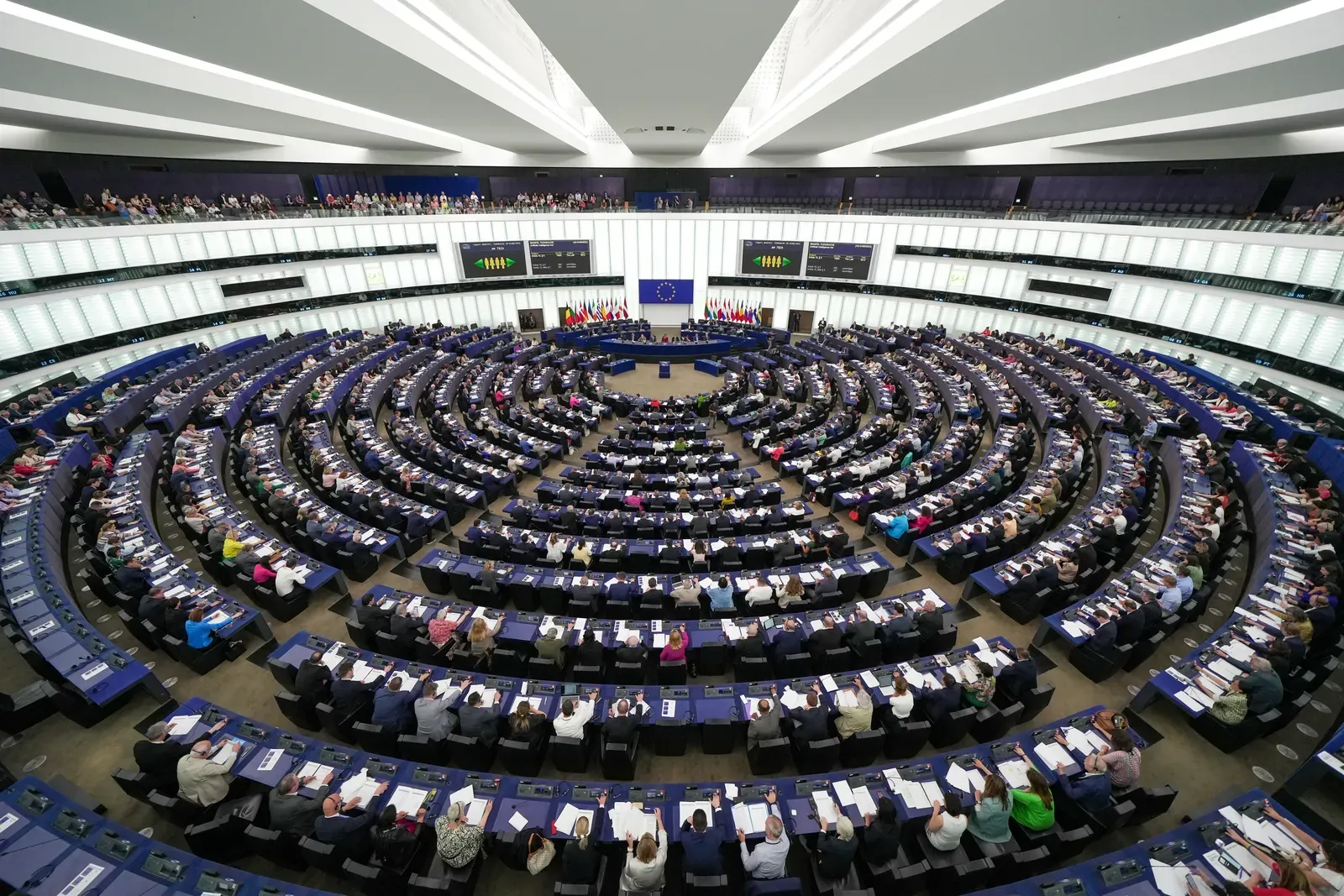 Der voll besetzte Plenarsaal des Europäischen Parlaments in Straßburg