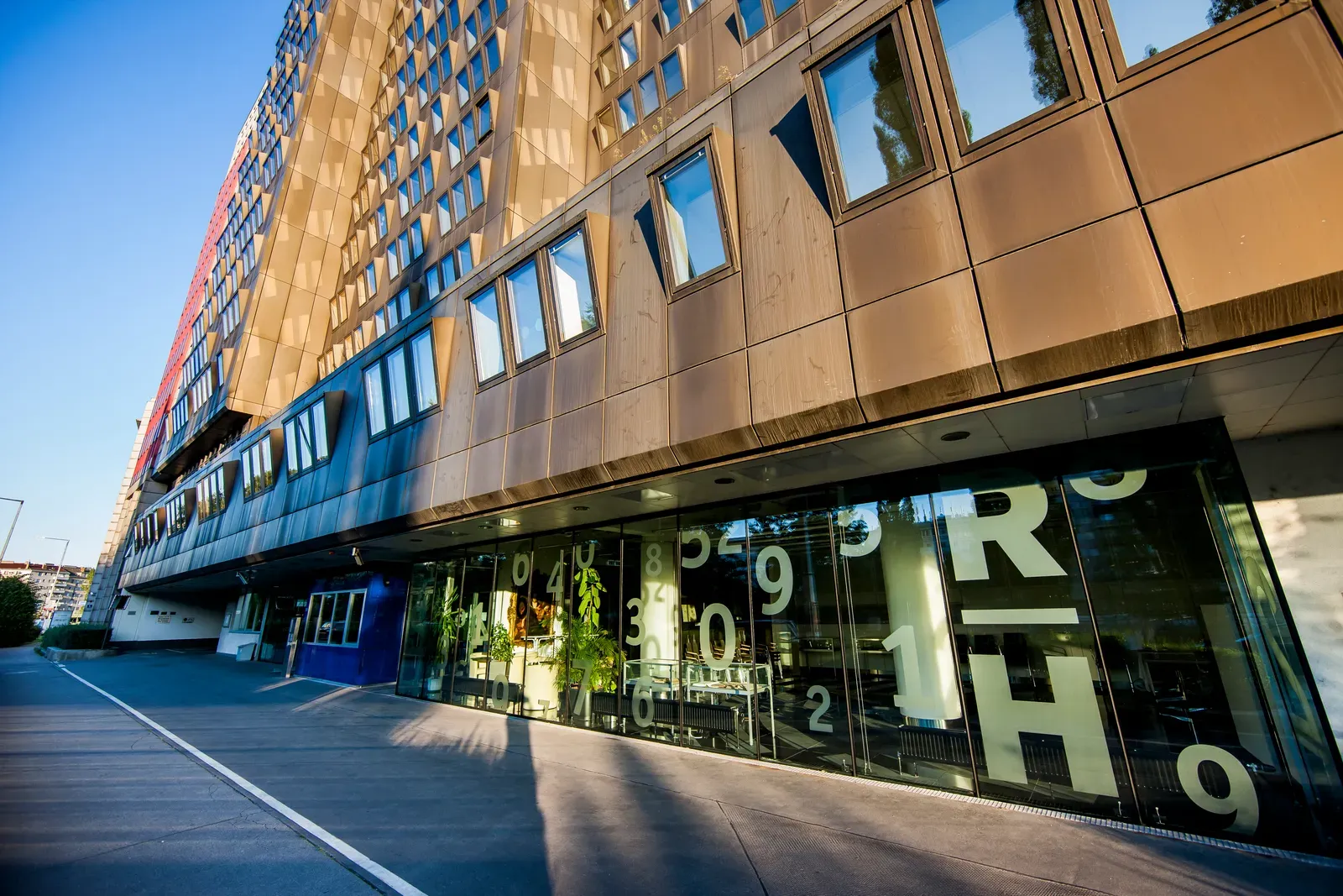 Amtsgebäude des Rechnungshofs Österreich in Wien mit Schriftzug in den Fensterfronten