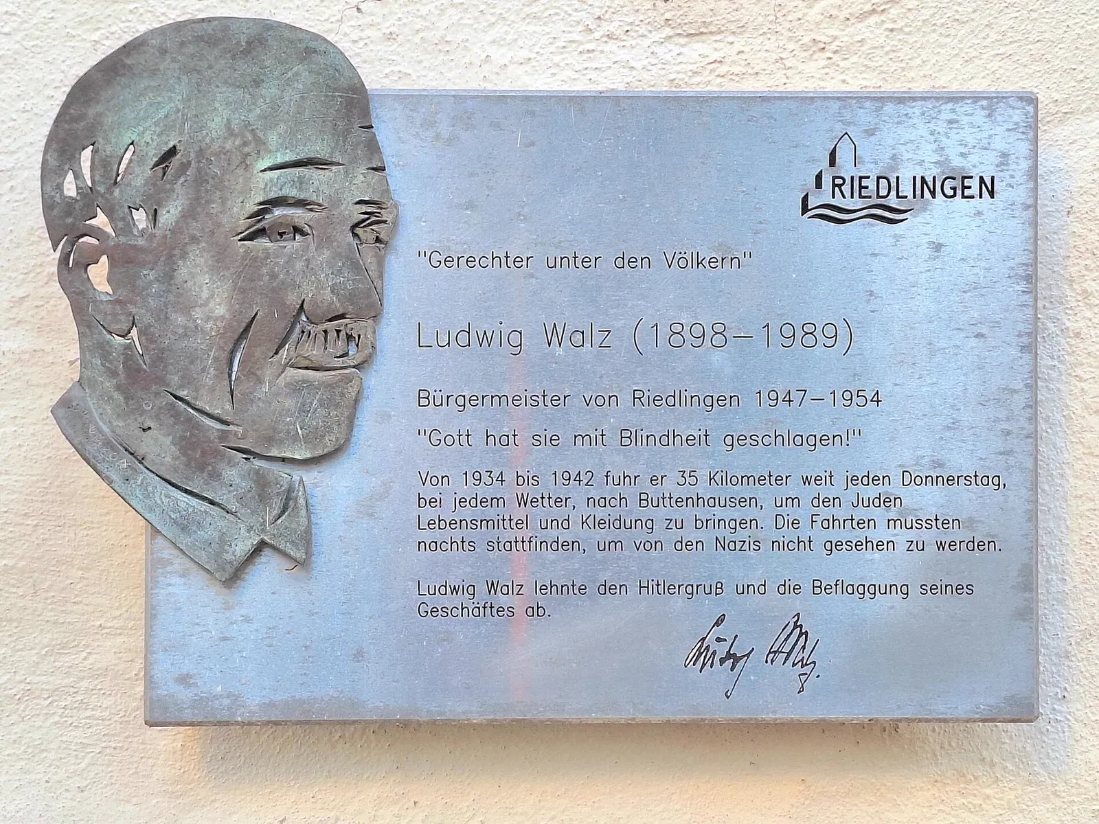 Gedenktafel für Bürgermeister Ludwig Walz am Rathaus in Riedlingen. Autor des Gedenktafeltextes: Jörg Boßler.
