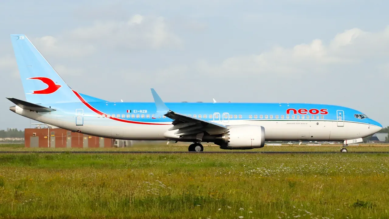 Neos Air Boeing 737 Max (EI-RZB) landing in Amsterdam, August 2021